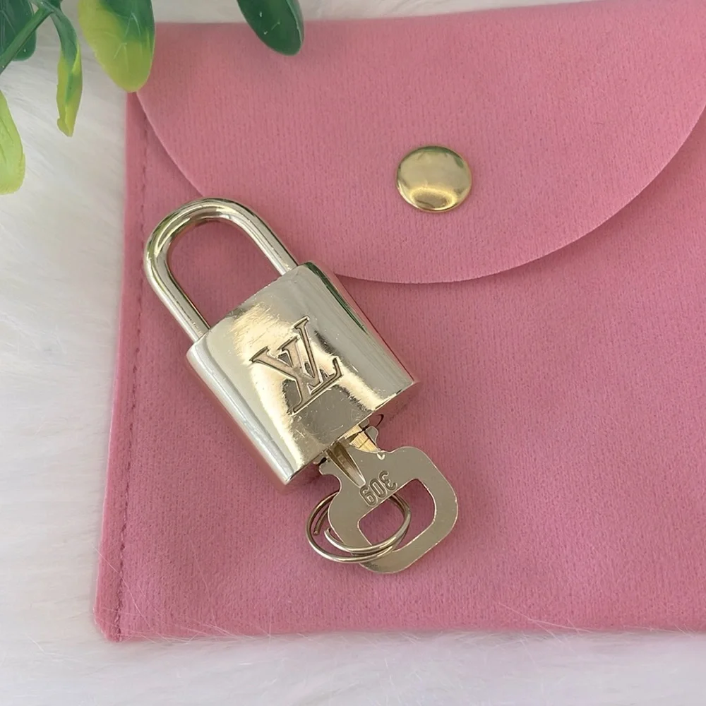 Louis Vuitton Padlock‎ And Key #309
